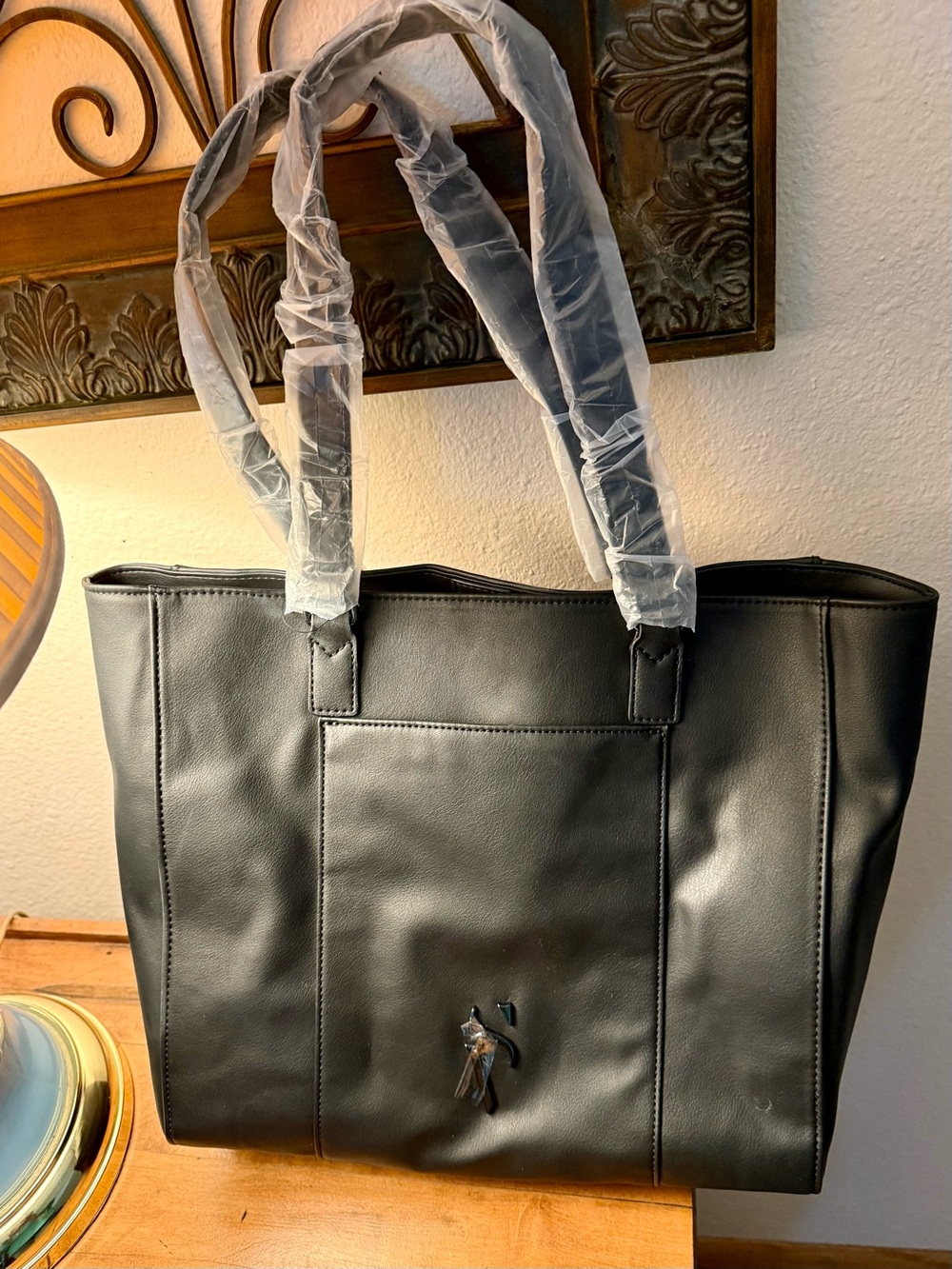Classic Black Vera Wang Vegan Tote Bag for Women - Sleek Everyday Carry